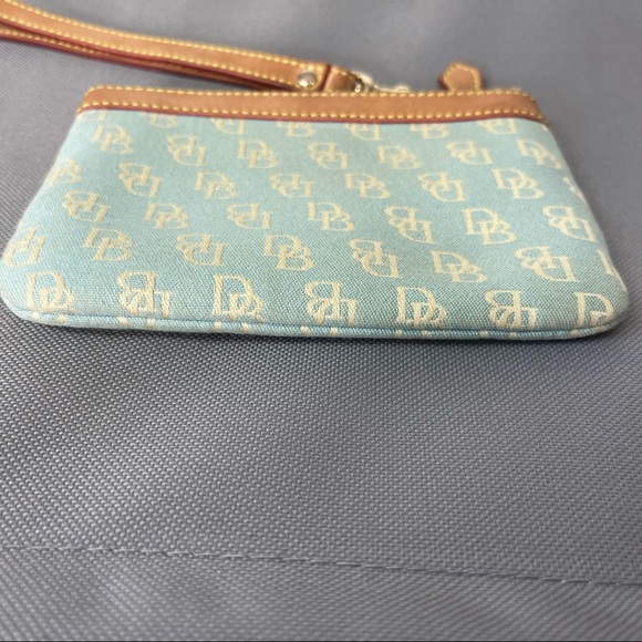 Dooney & Bourke - Blue wristlet with leather trim - Picture 5 of 5